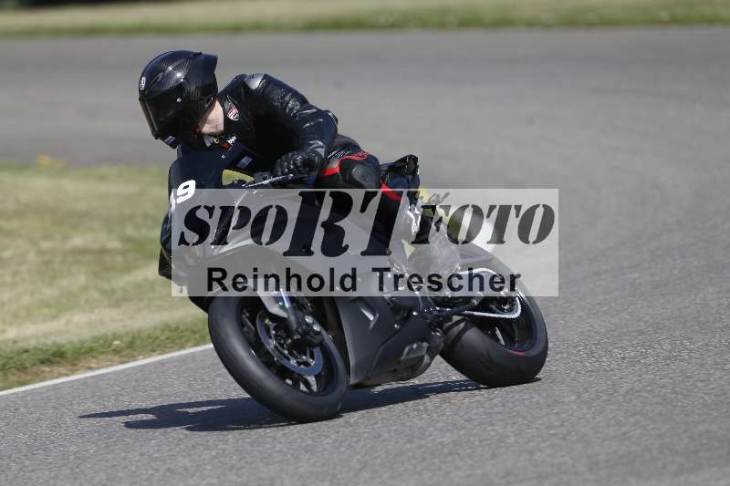 /21 17.06.2026  Ducati Schweiz Track Warmup ADR/Gruppe blau/49